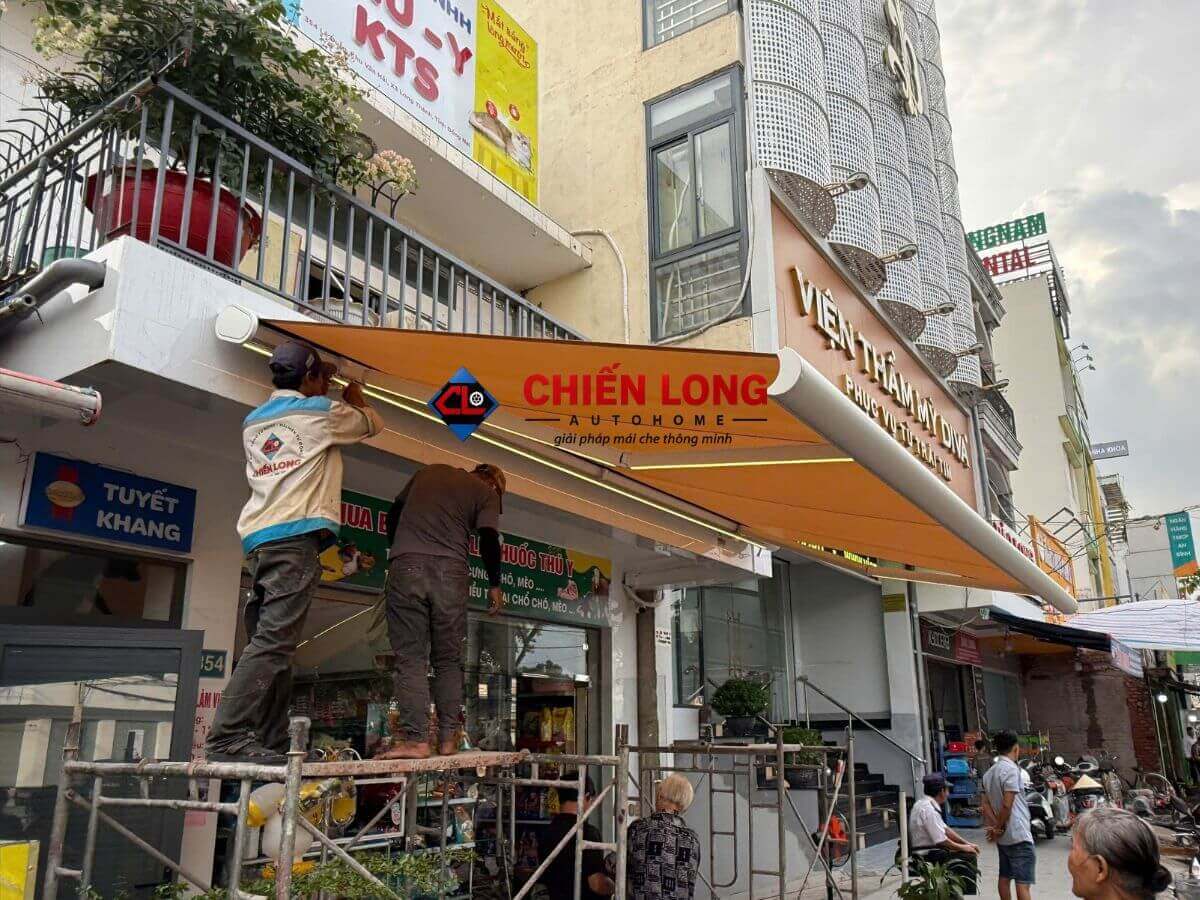 Mái hiên điều khiển bằng điện thoại thông minh