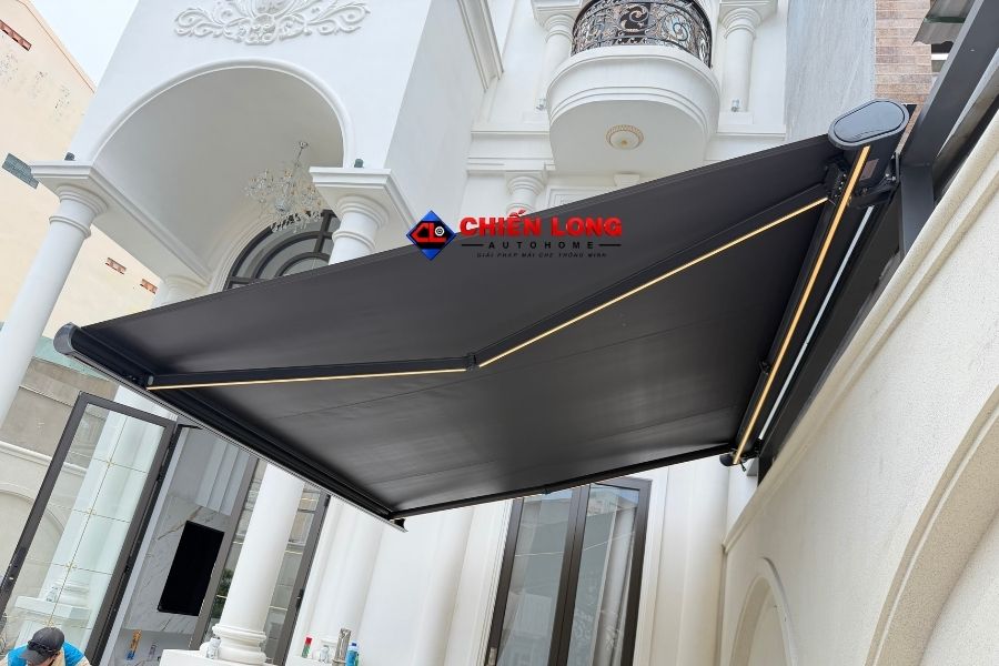 Mái hiên tự động DQ.B nhập khẩu – Thiết kế sang trọng, nâng tầm kiến trúc hiện đại.