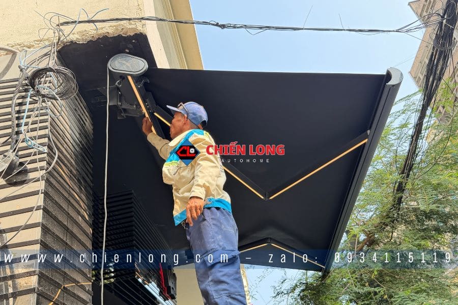 mai hien nhom son tinh dien ben bi chong ri set