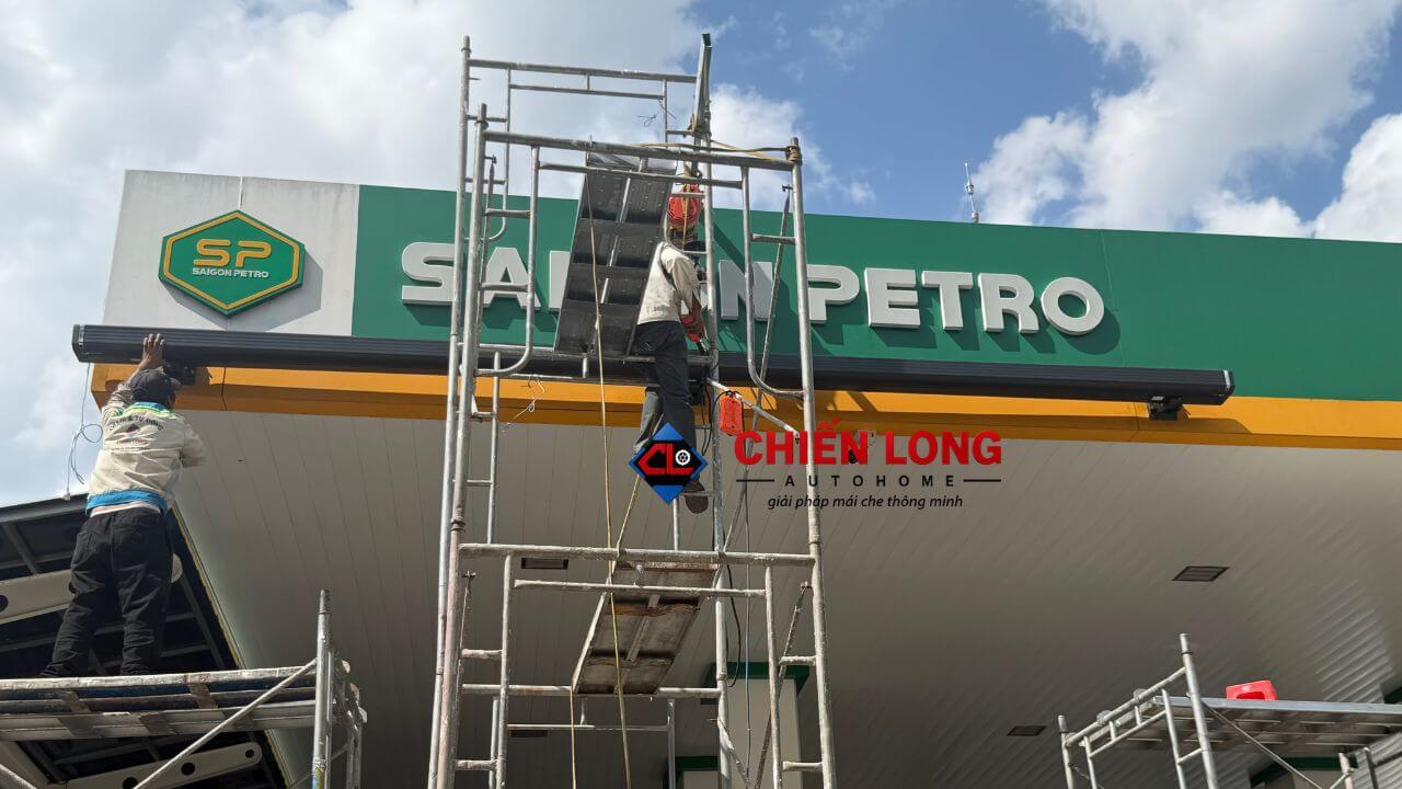 Mái hiên tự động Cây Xăng Metro Thủ Đức chống gió cấp 6