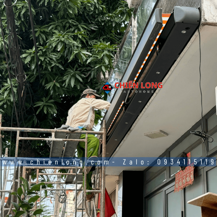 Mái hiên tự động điều khiển thông minh cho nhà phố