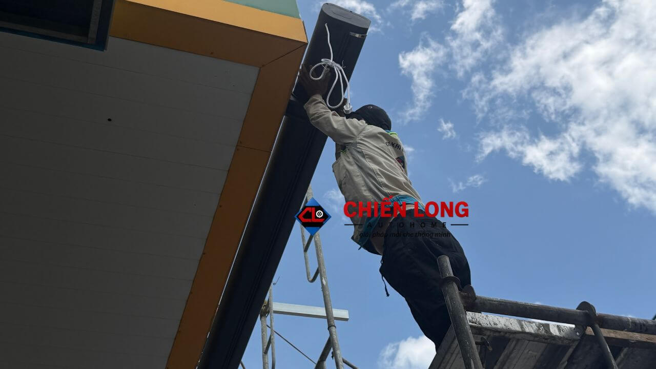 Mái hiên tự động kích thước ngang 6m vươn ra 4m tại Thủ Đức