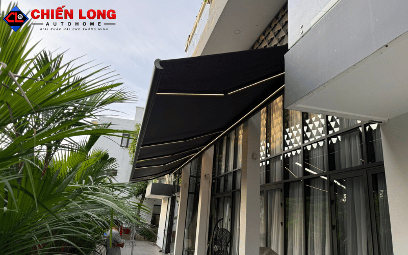 Mái hiên tự động do Chiến Long Autohome thi công tại công trình Ngọc Trinh
