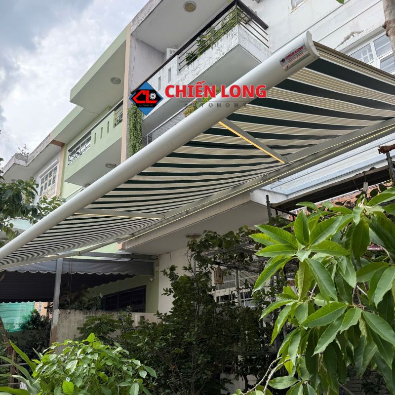  Mái hiên mang đến không gian mát mẻ, ngăn chặn tia UV