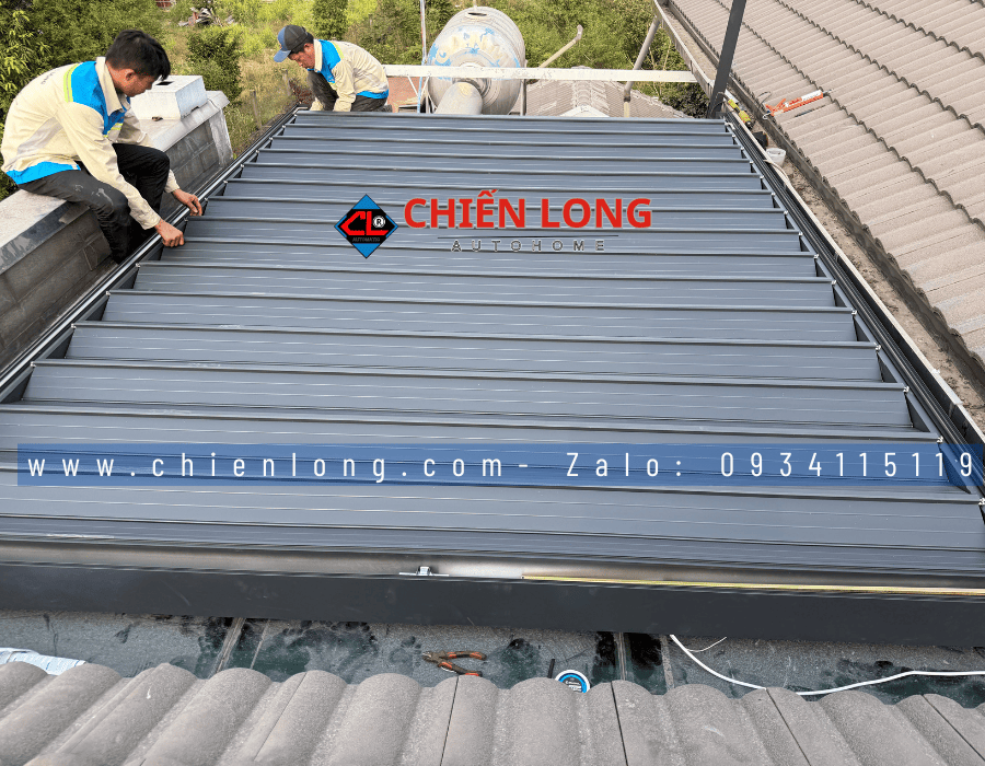 Mái nhôm che mái kính xếp trượt tự động khi mở lấy sáng