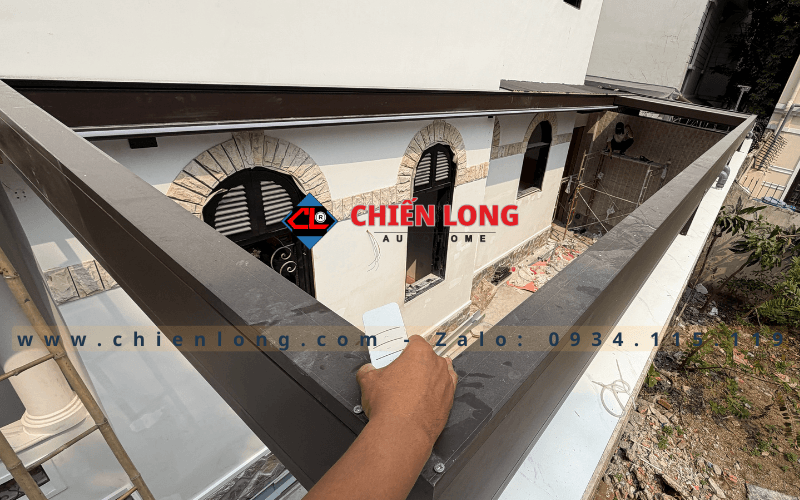mái nhôm che nắng mưa khu vực giếng trời