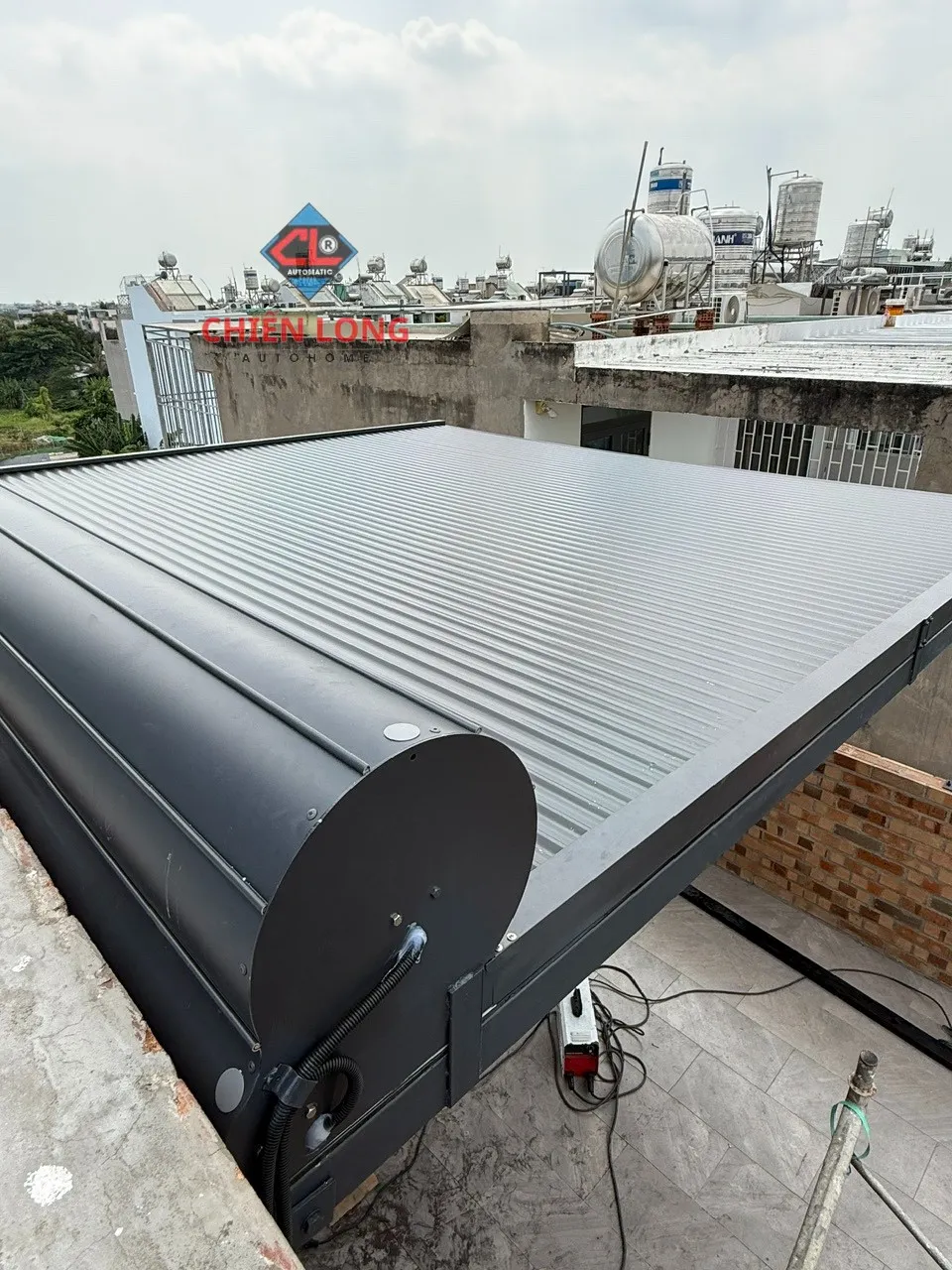 Mái nhôm cuốn tự động