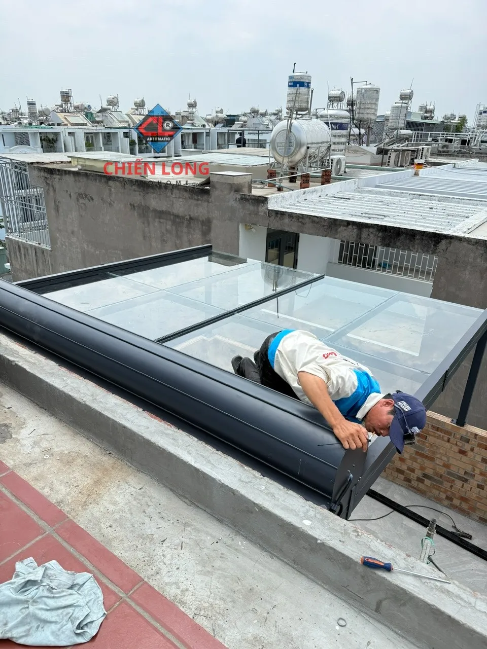 Mái nhôm cuốn tự động