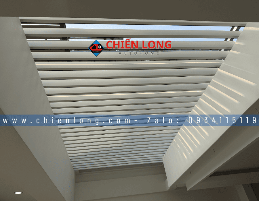 Mái nhôm xếp lật tự động giếng trời 2.640m x 4.850m tại sảnh trung tâm – Chiến Long Autohome