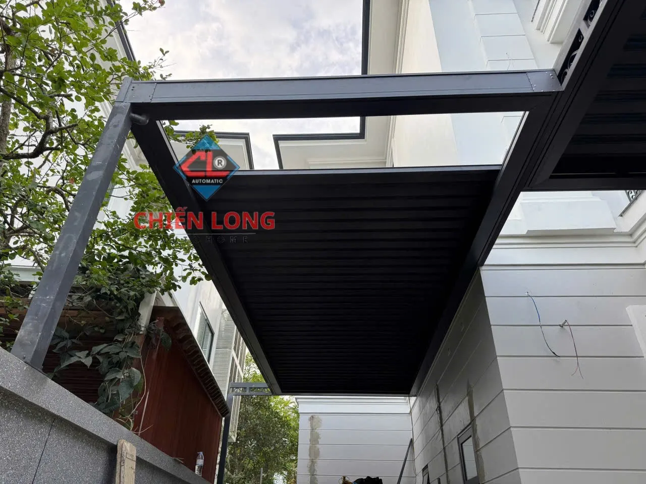 Mái nhôm xếp tự động
