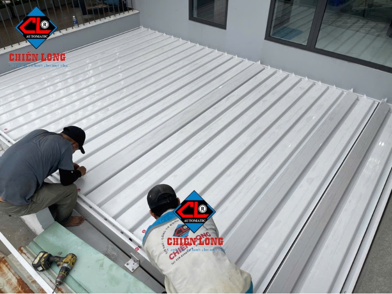 Lắp đặt mái nhôm xếp tự động