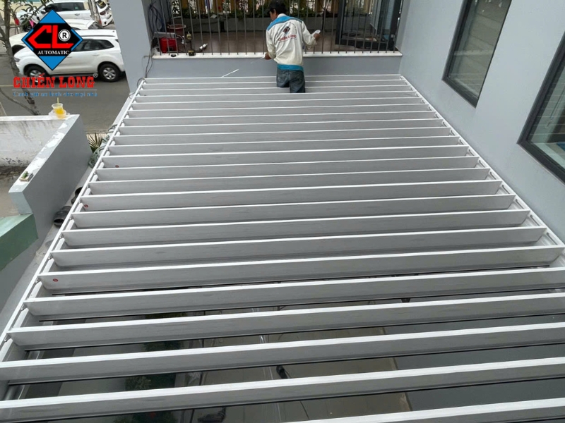 Lắp đặt mái nhôm xếp tự động