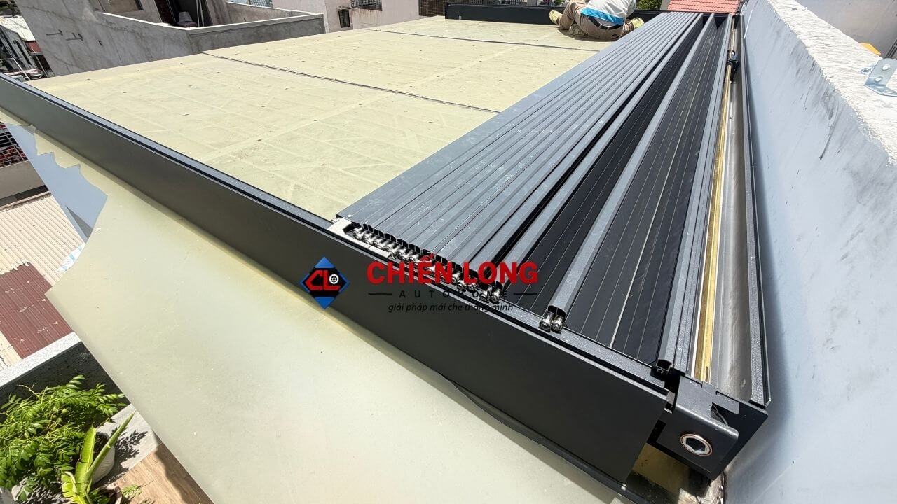 Mái nhôm Ziczac màu xám đậm thiết kế hiện đại