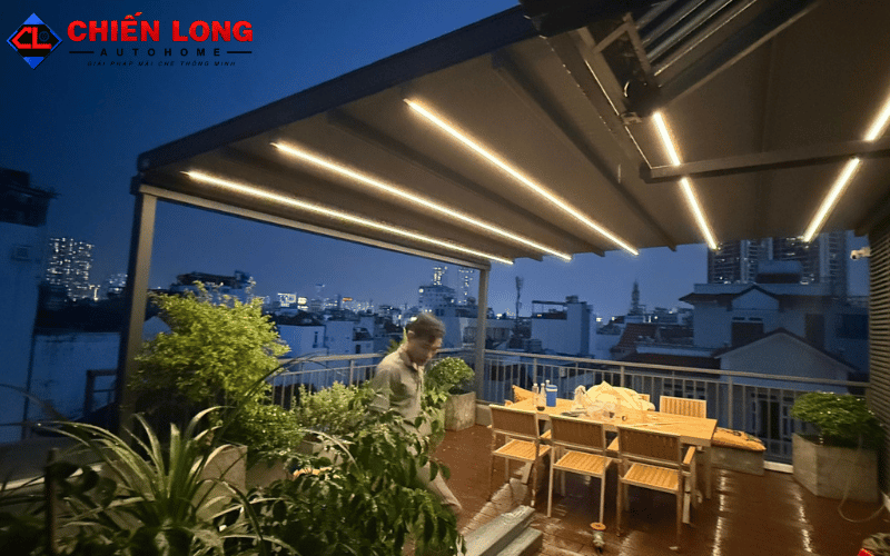 Toàn cảnh mái xếp PVC Bình Thạnh bật đèn LED vào buổi tối