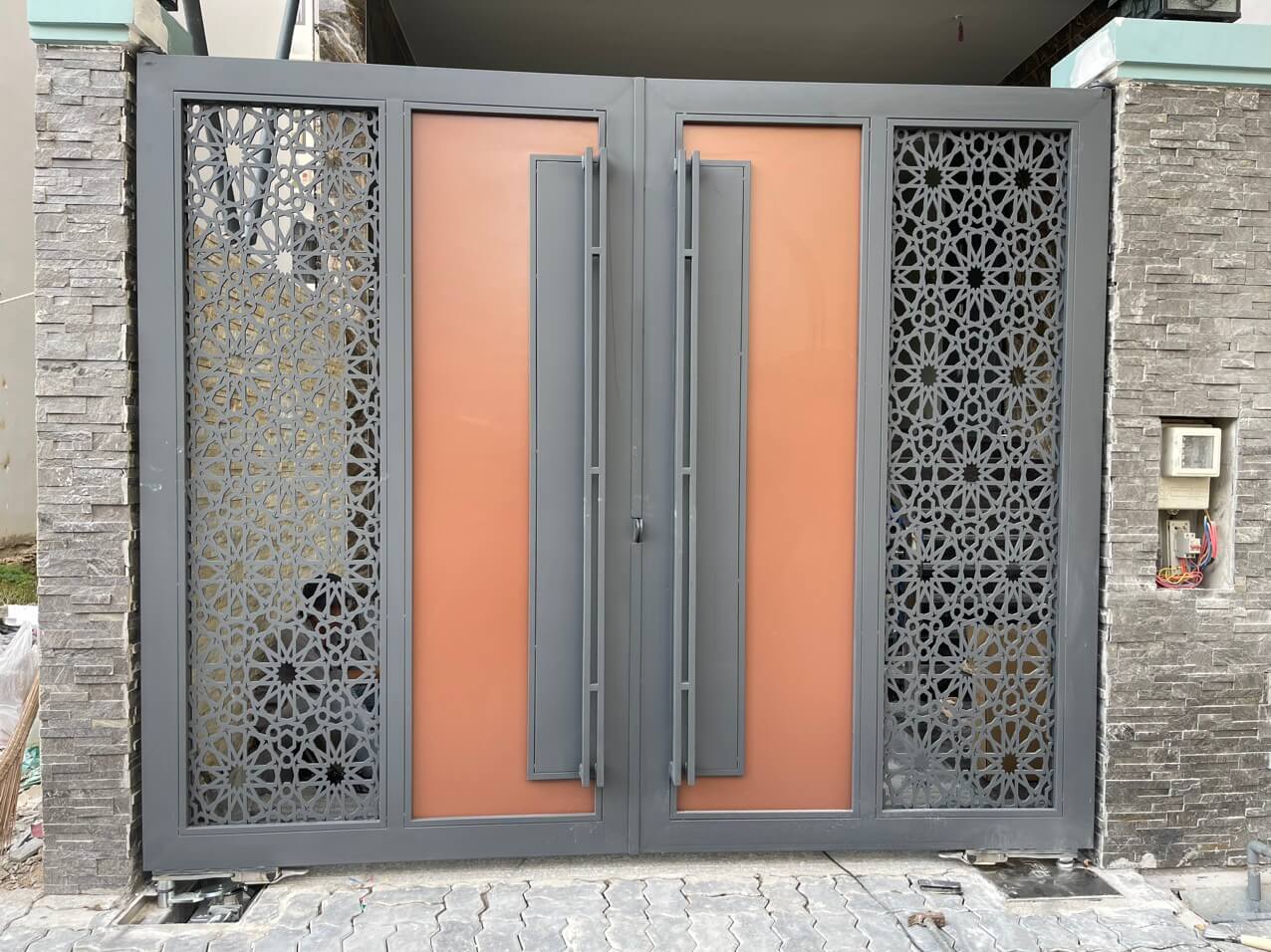 Cửa cổng sắt cnc là gì?