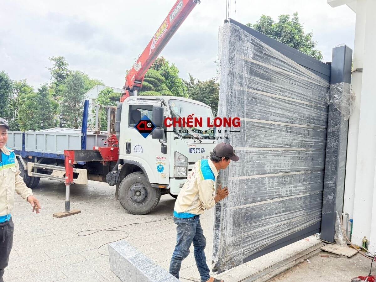 Motor công suất lớn vận hành cổng lùa không ray tự động