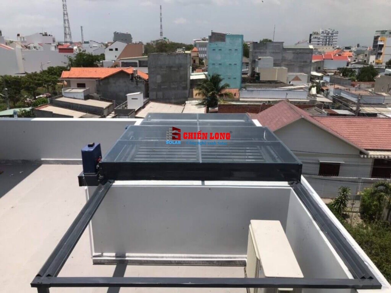 Giếng trời thông minh đóng mở bằng điều khiển từ xa