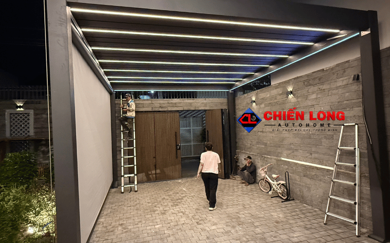Toàn cảnh nhà chòi mái nhôm kết hợp rèm ZIP bật đèn LED tại Thủ Dầu Một