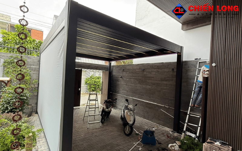 Nhà chòi mái nhôm khung xám kết hợp rèm ZIP bên hông tại Thủ Dầu Một