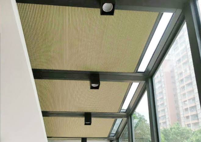 Rèm che nắng giếng trời điều khiển bằng điện thoại