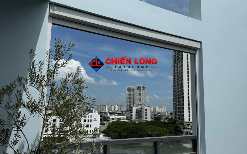 Rèm Zipper thu gọn phía trên ô thoáng ban công tại Bình Thạnh