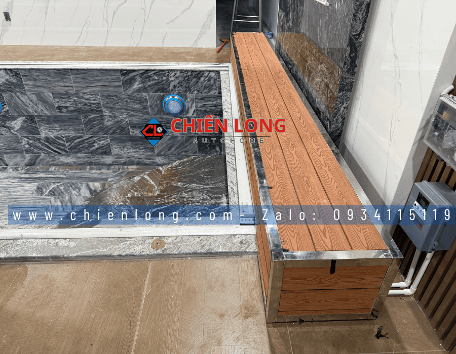 Vận hành đóng mở thiết bị che hồ bơi tự động bằng remote