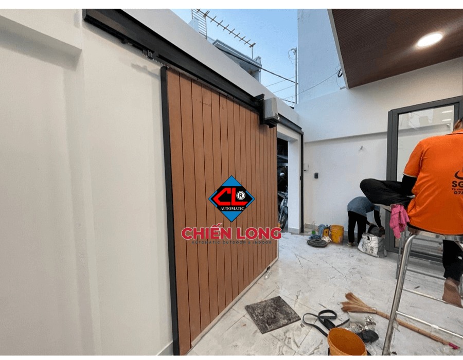 Cổng sắt lùa ray treo hệ tự động nhập khẩu mẫu mã hiện đại