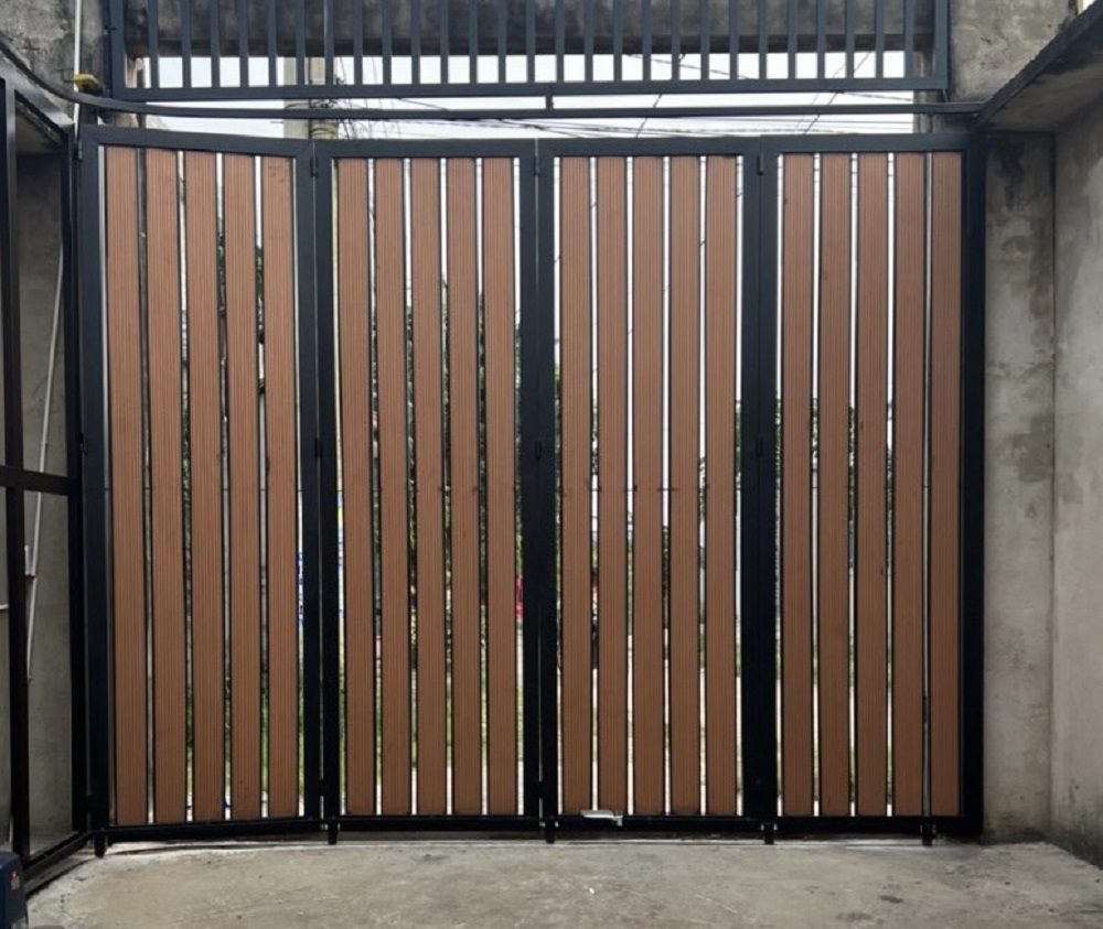 cổng sắt hộp đẹp kết hợp gỗ