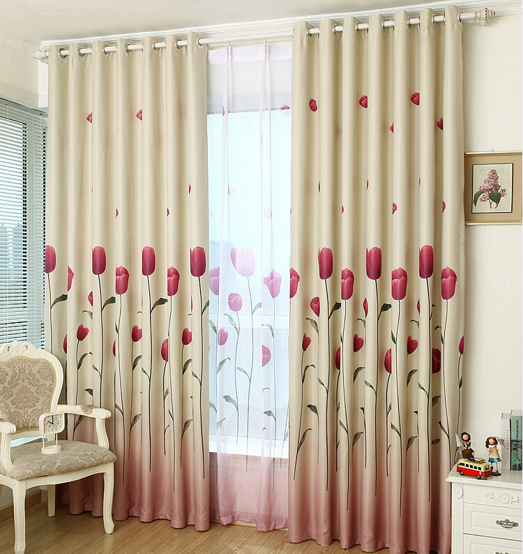 Rèm cửa với họa tiết sinh động