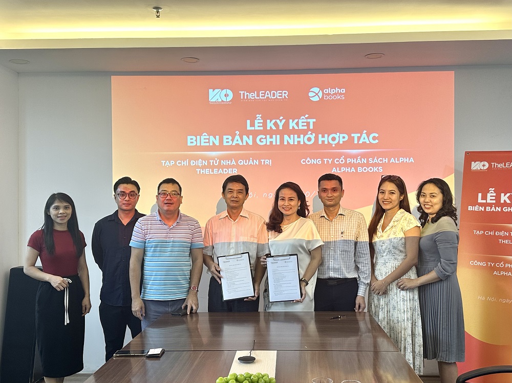 Alpha Books ký kết hợp tác chiến lược với TheLEADER