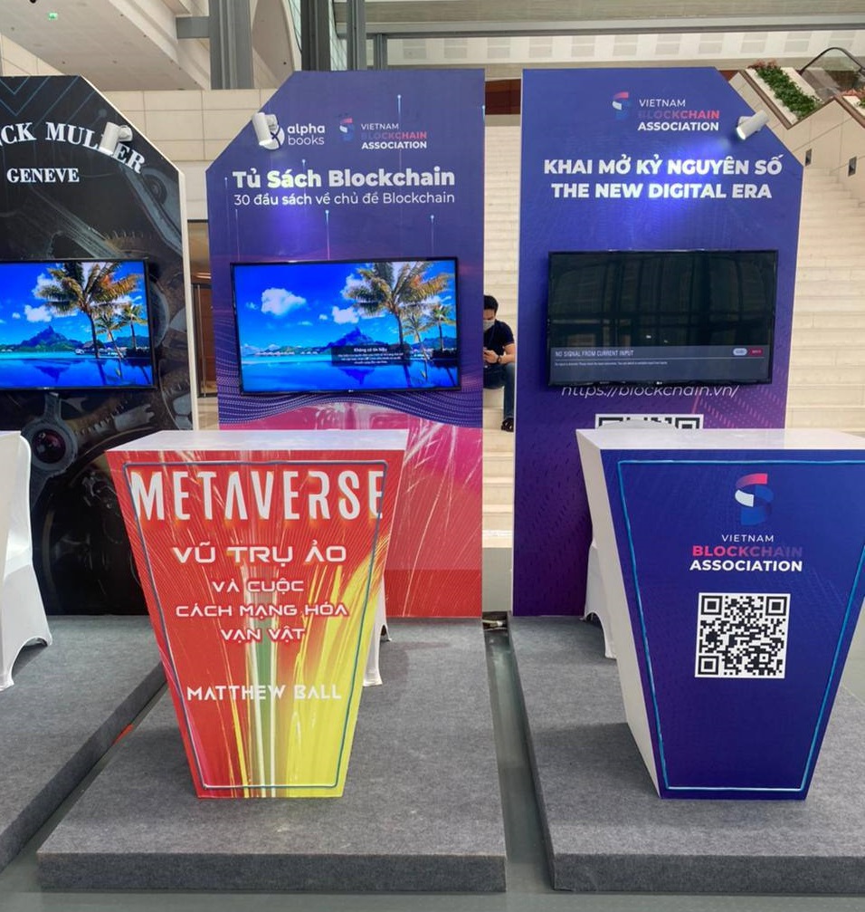 RA MẮT SÁCH METAVERSE - VŨ TRỤ ẢO VÀ CUỘC CÁCH MẠNG HÓA VẠN VẬT TẠI VIETNAM BLOCKCHAIN SUMMIT 2022