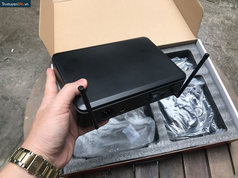 Micro gài tai không dây UHF Takstar  TS-7210P.-4