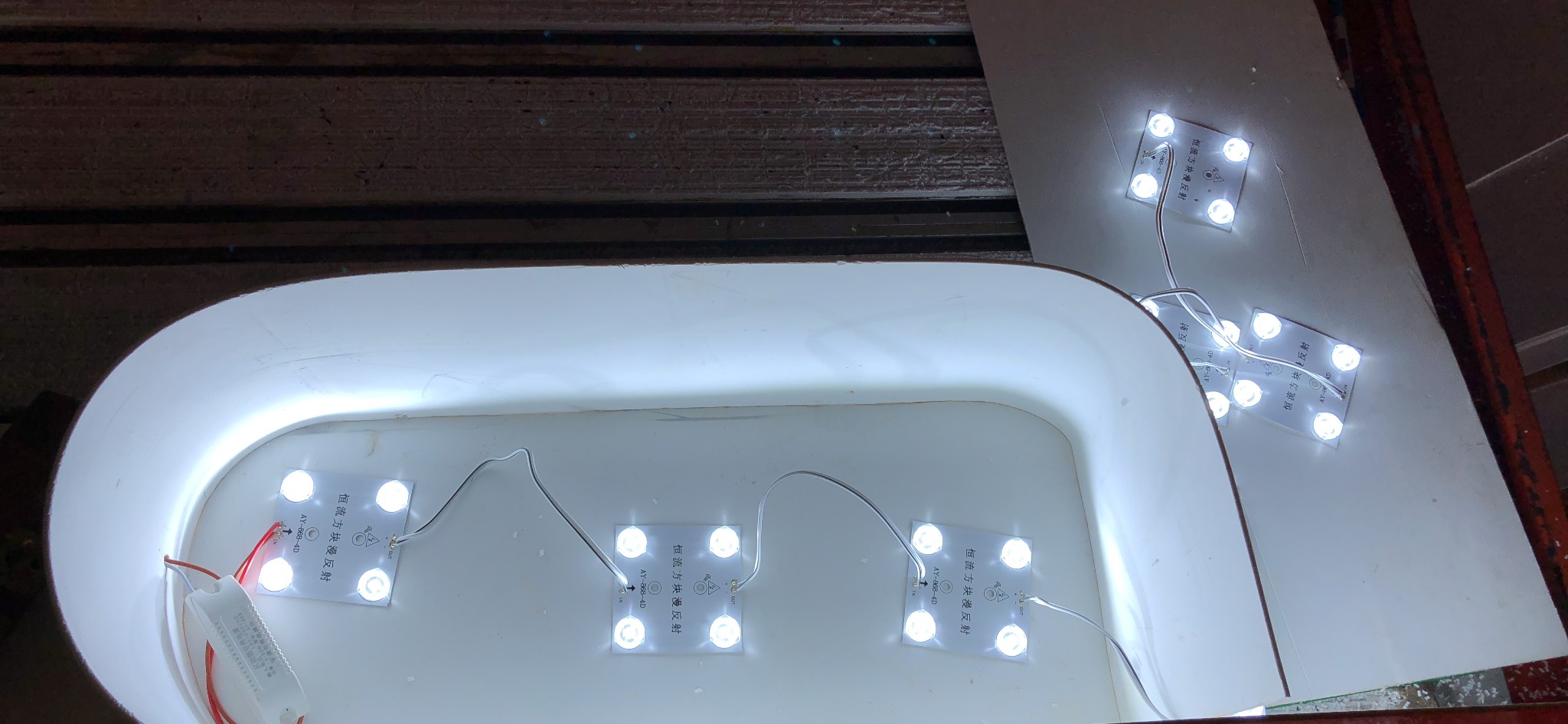 Bộ 8 miếng led 4 bóng điện 220V góc sáng 160 độ, làm trần xuyên sáng.