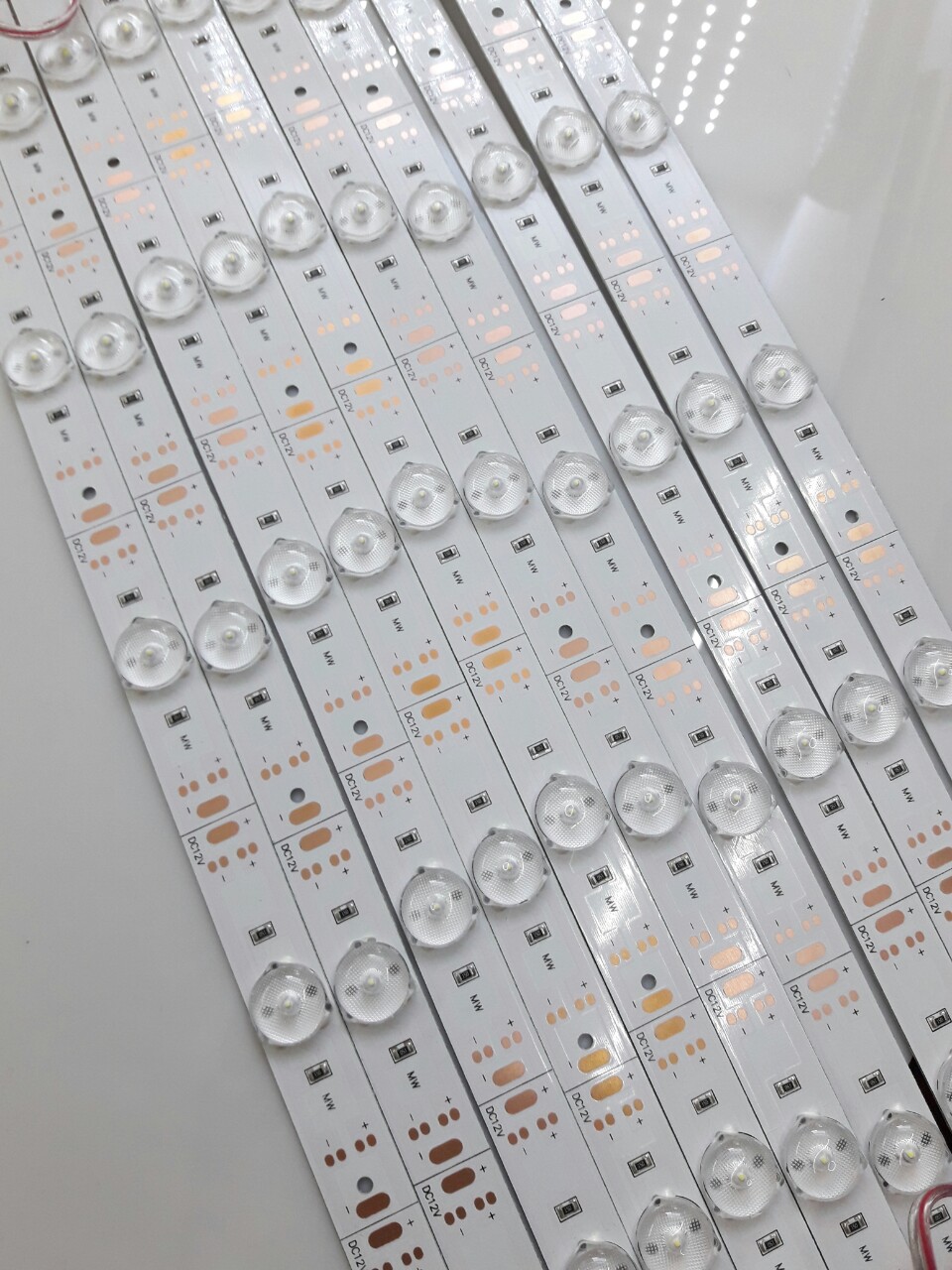 Led thanh tỏa 1m trong nhà , 12 LED/thanh.