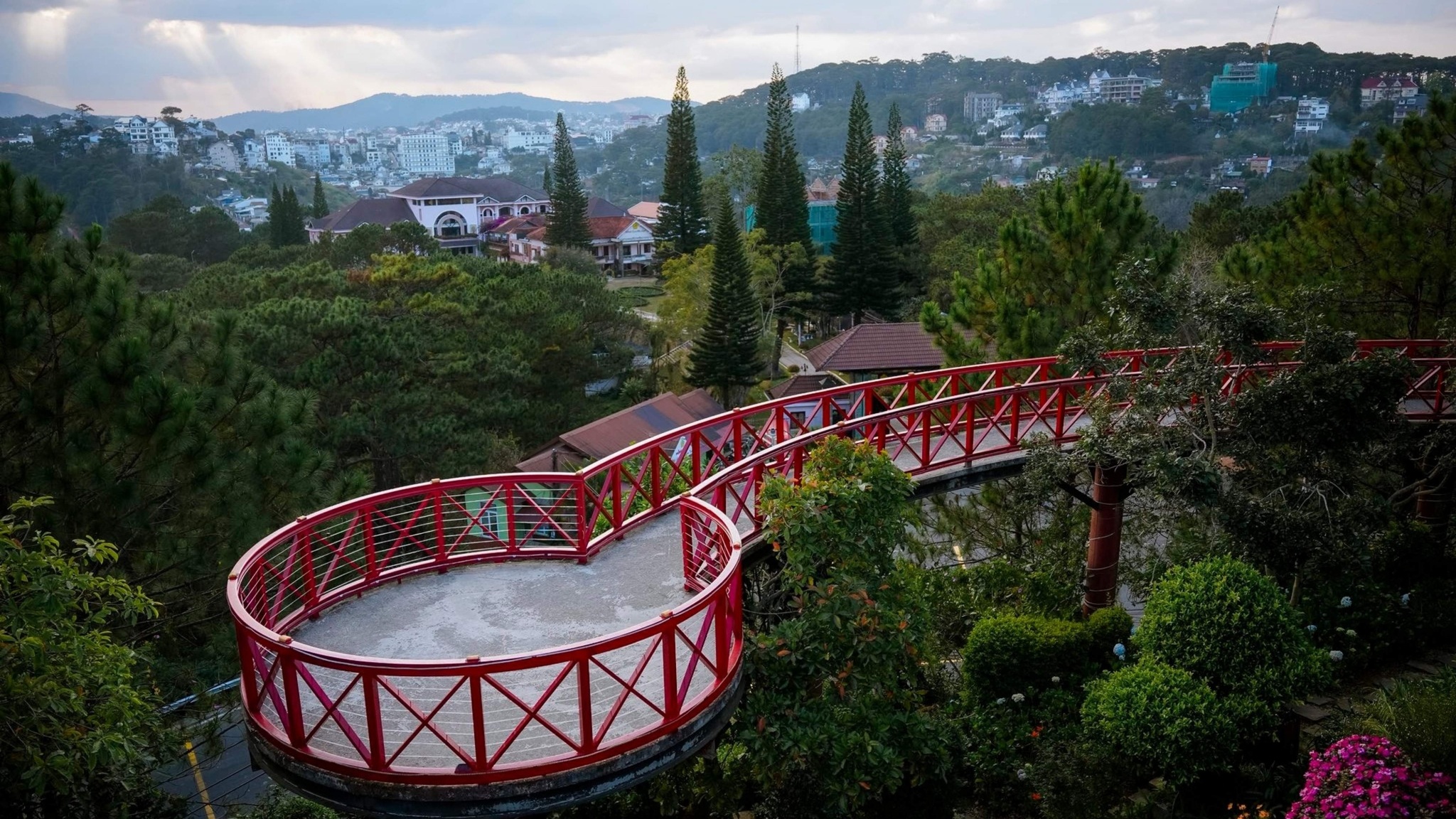 TOUR RỰC CHÁY CAO NGUYÊN (TEAMBUILDING 2N2D)
