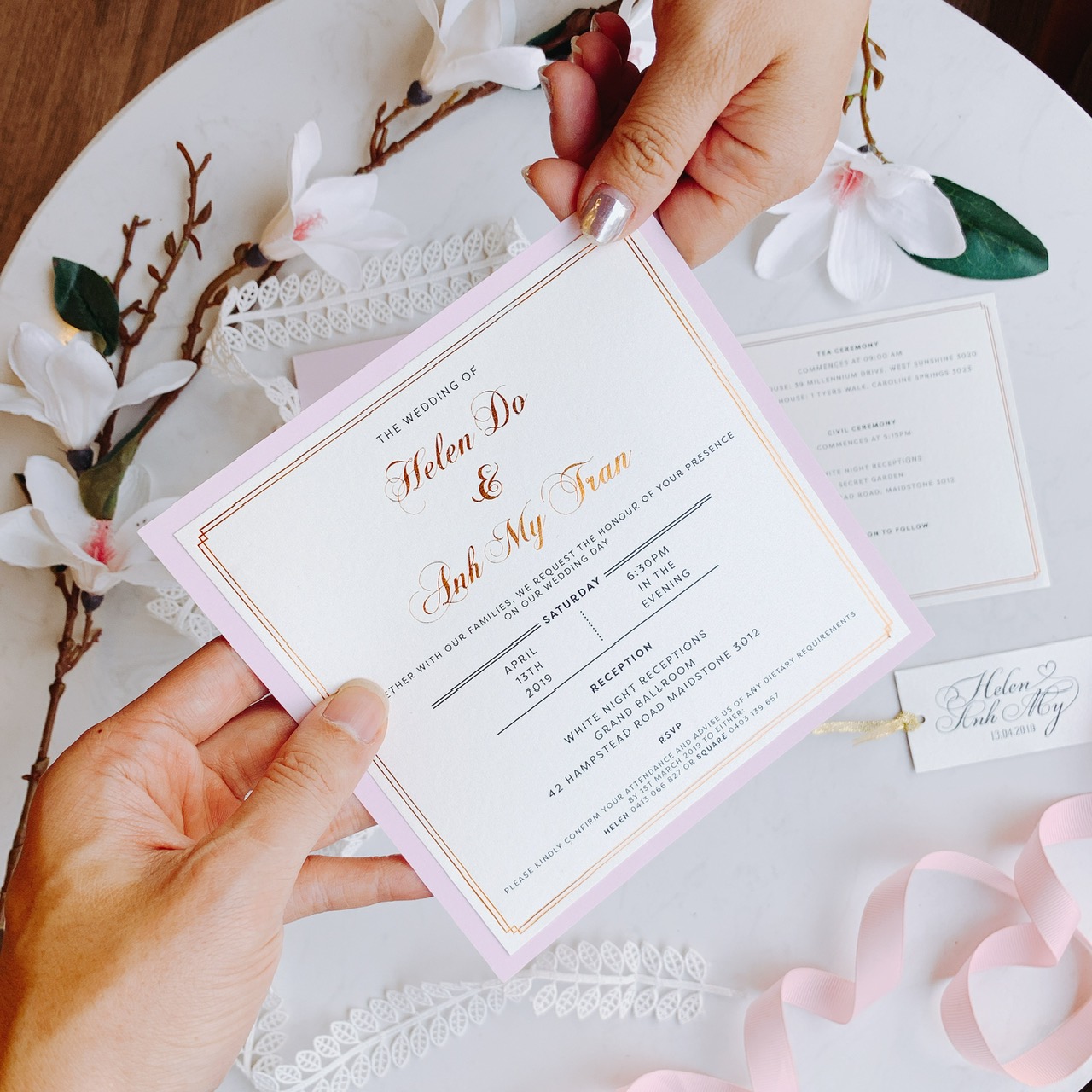 Thiệp cưới đa ngôn ngữ – Kết nối yêu thương không biên giới