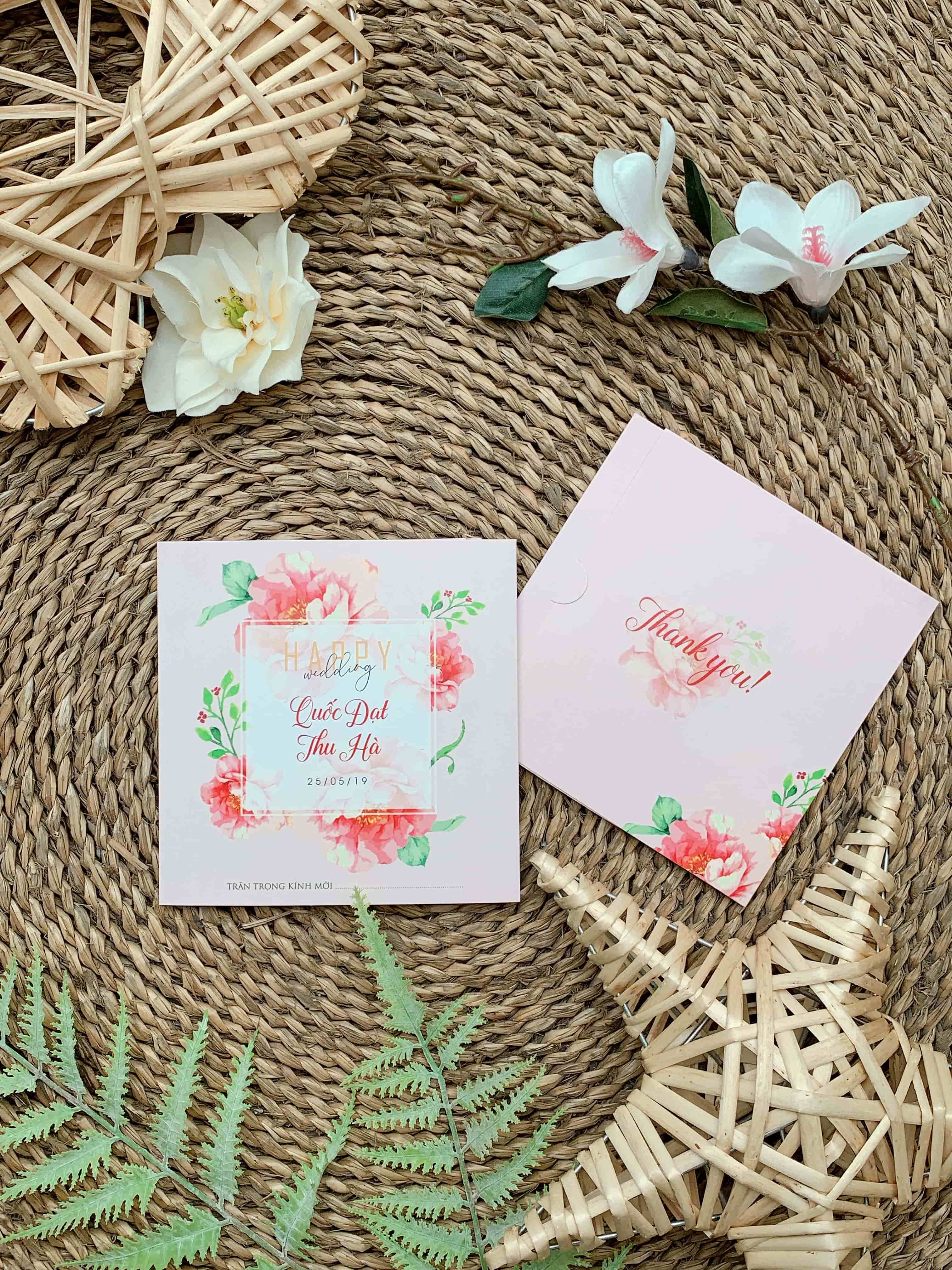 069 Vuông - Thiệp cưới Hoa Hồng sang trọng