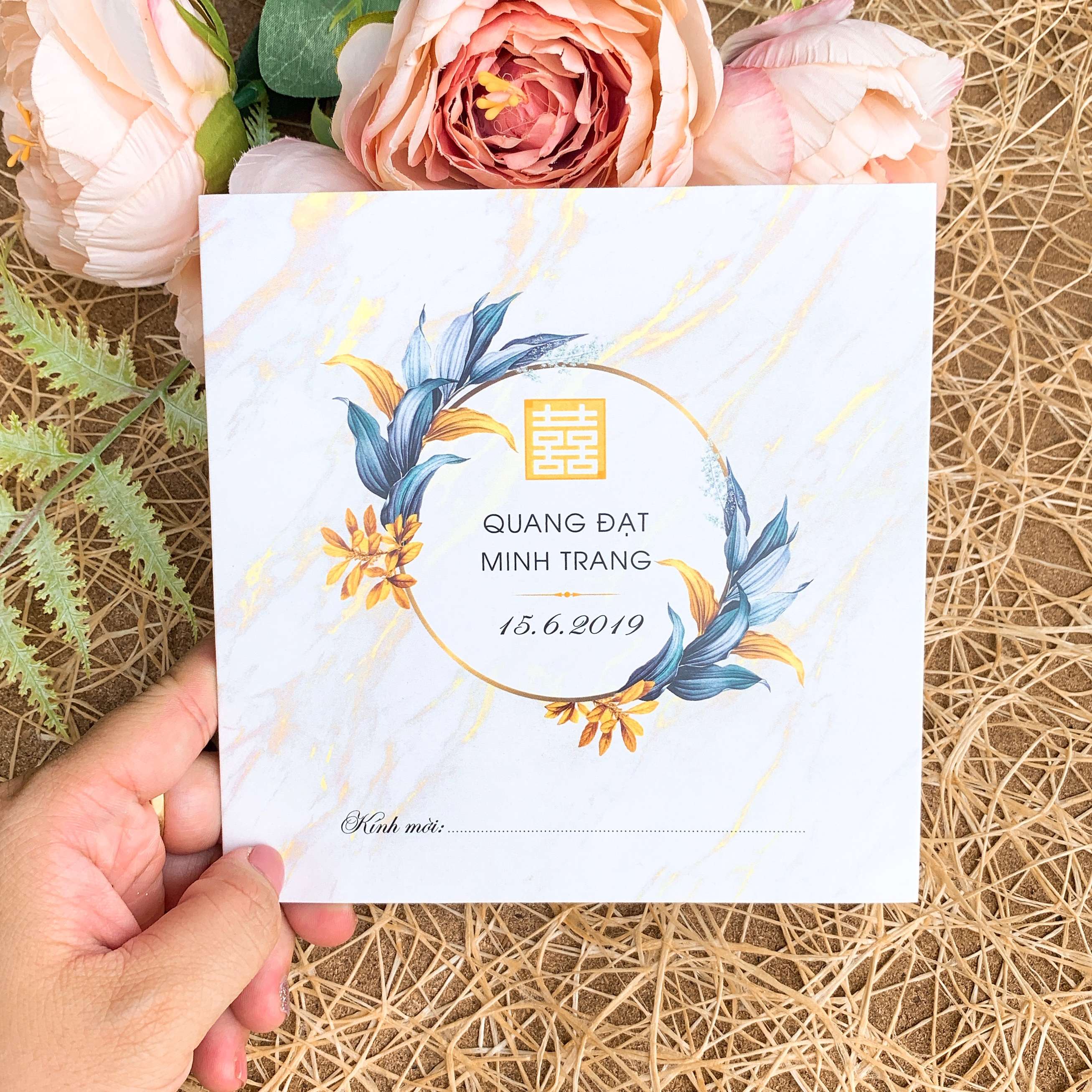 074 Vuông - Thiệp họa tiết hoa kết hợp nền vân đá