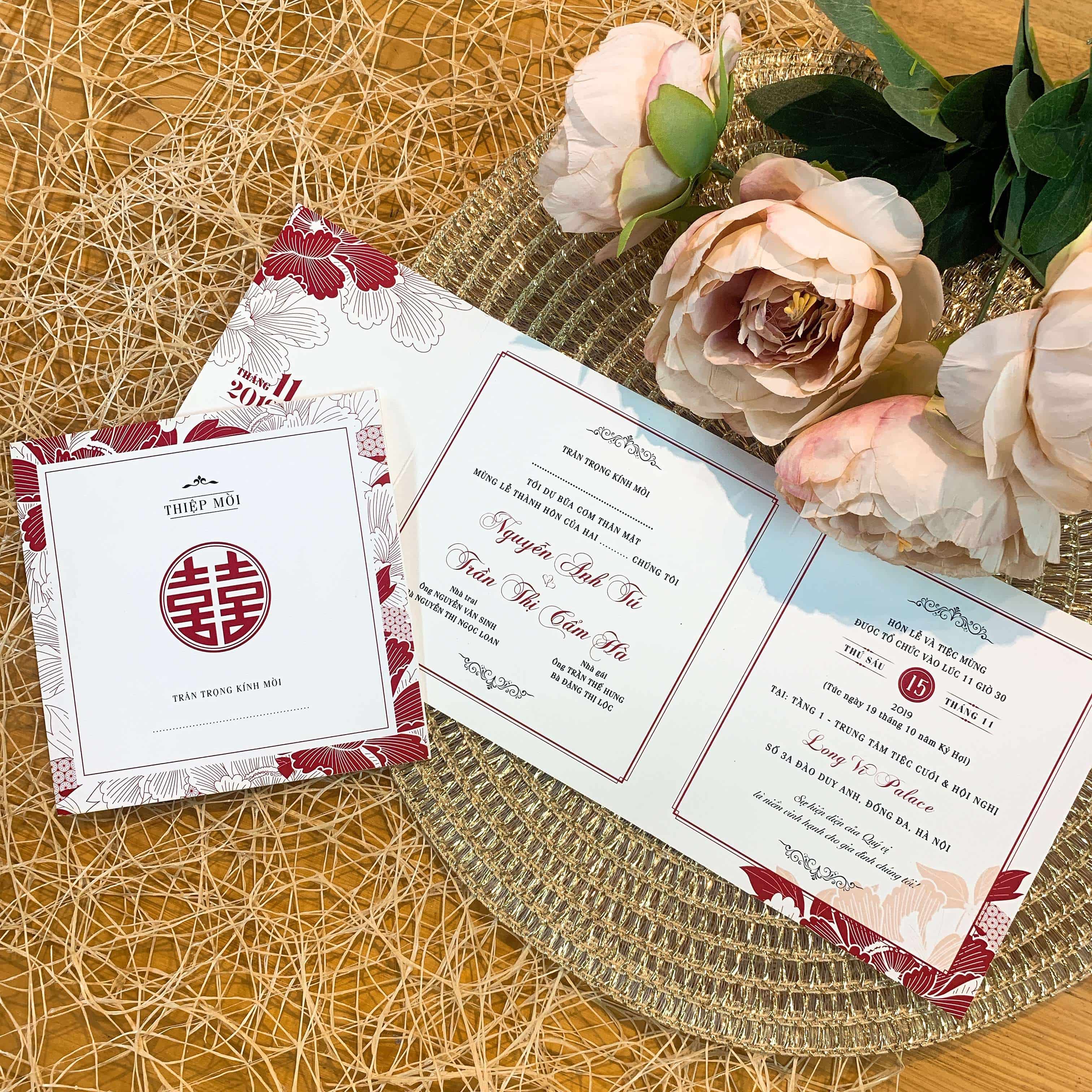063 Vuông - Thiệp đỏ cổ điển kết hợp hoa Mẫu Đơn