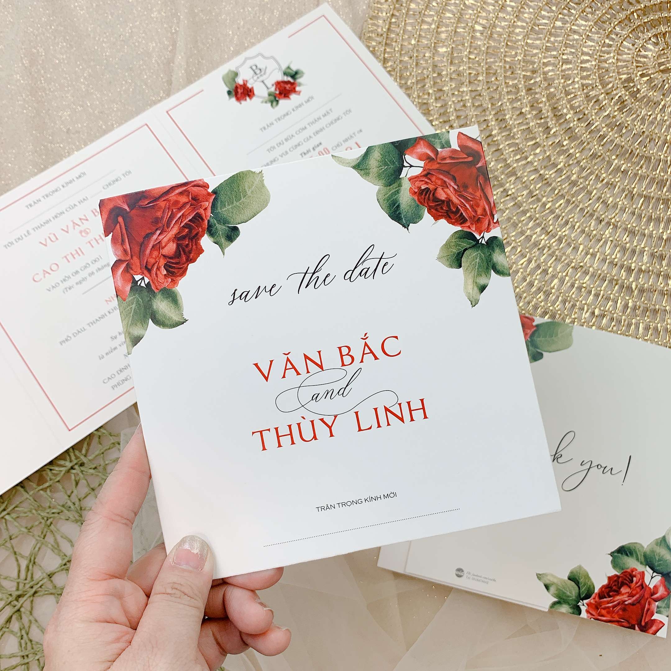 242 Vuông - Thiệp hoa Hồng đỏ sang trọng, quyến rũ