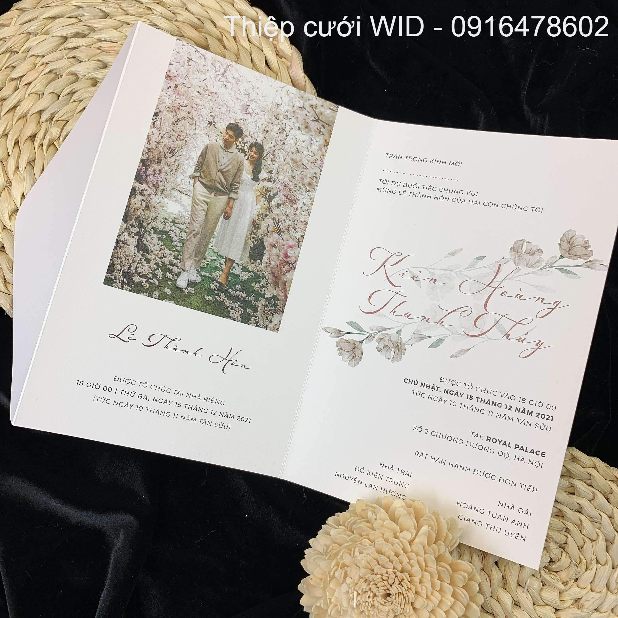 308 CN - Thiệp hoa nhí sắc hồng kết hợp in ảnh cưới hiện đại