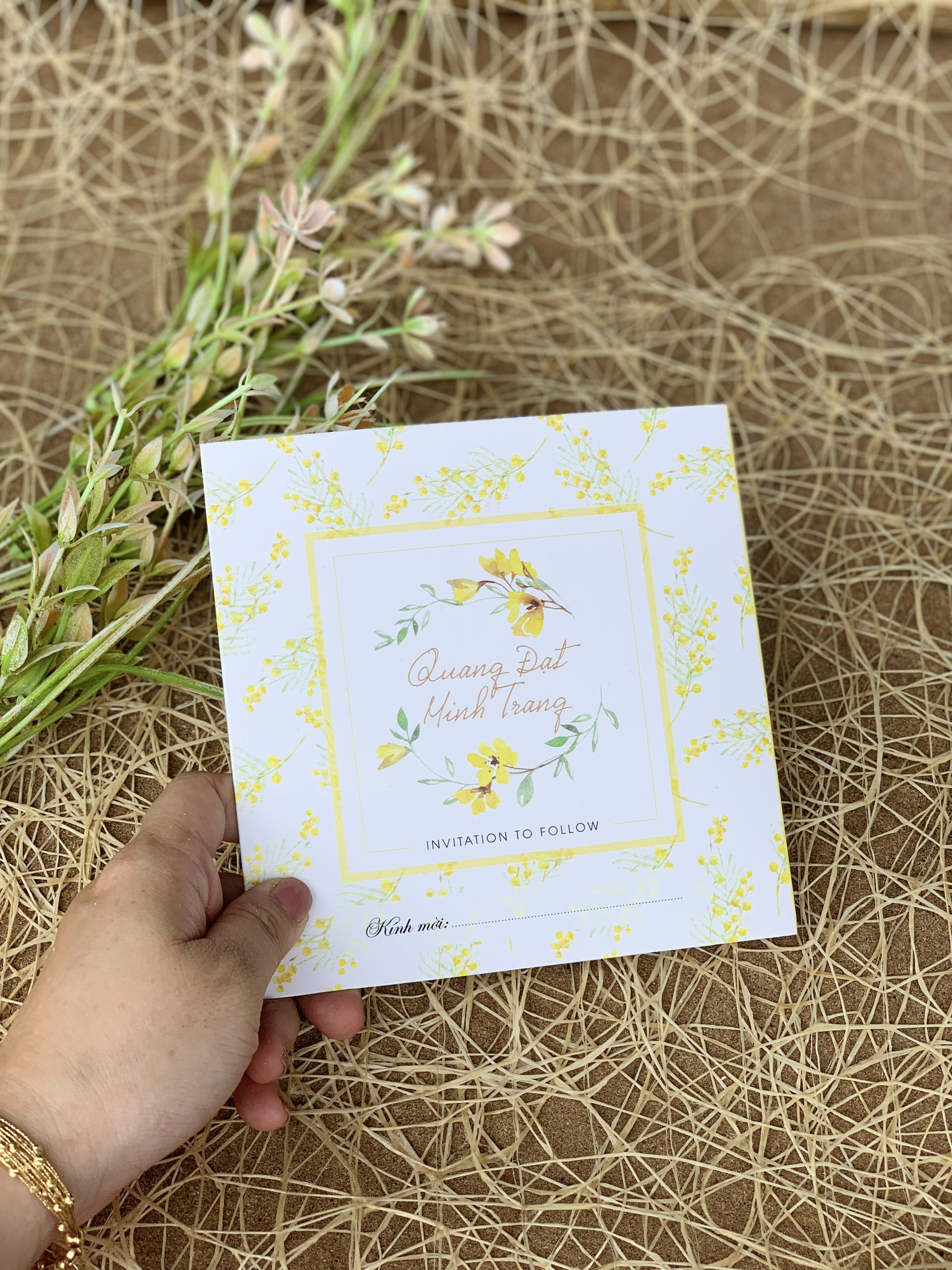 077 Vuông - Thiệp cưới Hoa Phượng Vàng hiện đại
