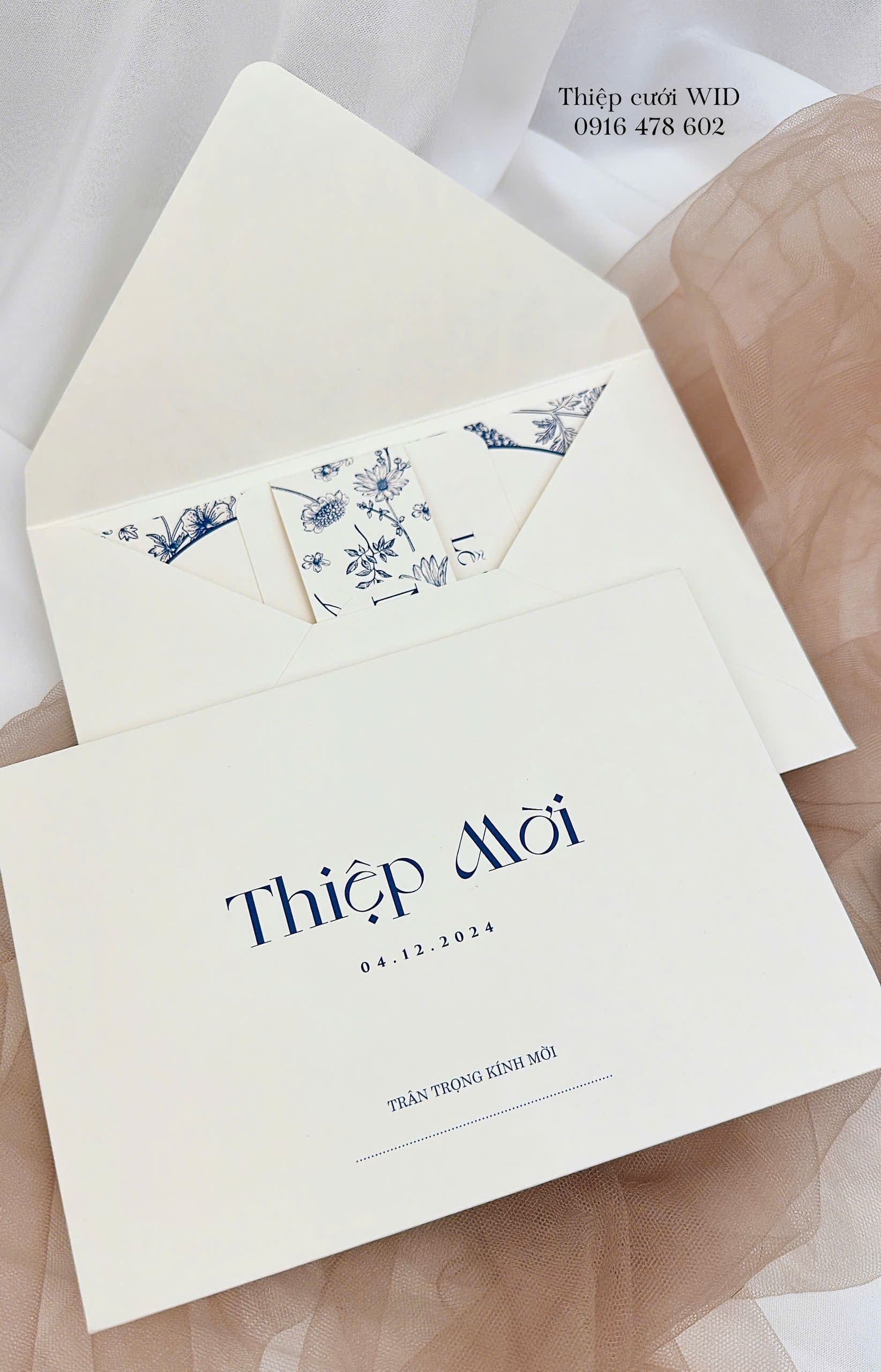 PB 448 - Thiệp họa tiết hoa xanh sang trọng, hiện đại