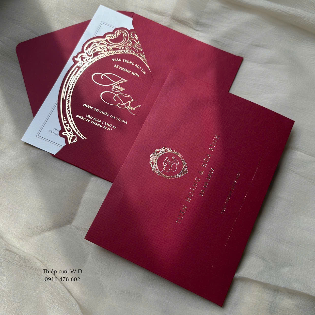 CC 28 - Thiệp phong bì giấy mĩ thuật đỏ sang trọng, kết hợp ép nhũ ánh kim