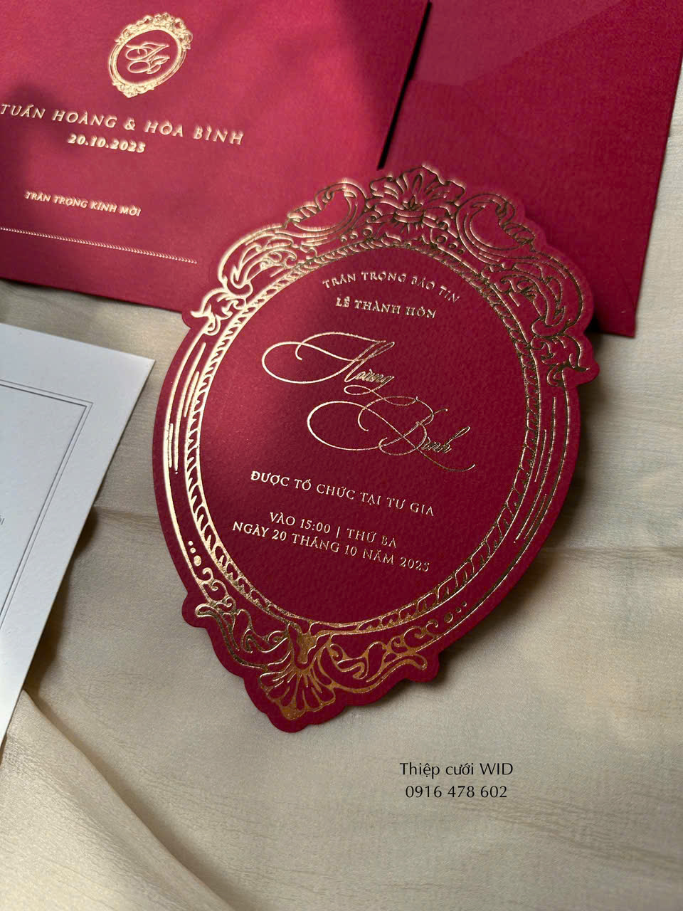CC 28 - Thiệp phong bì giấy mĩ thuật đỏ sang trọng, kết hợp ép nhũ ánh kim