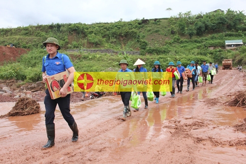 đoàn công tác cứu trợ bà con Lai Châu