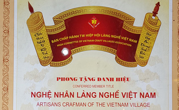 KHÁNH LINH- ĐA SỸ