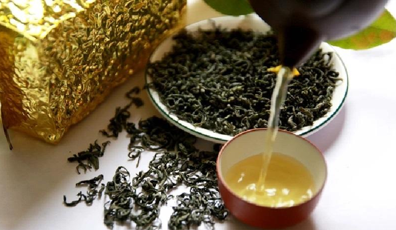 9 điều cần tránh khi sử dụng trà đinh để bảo vệ sức khỏe khỏi tác dụng phụ không mong muốn