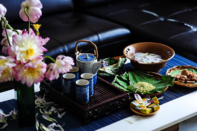Tạm gác lại “trà Tết” – chào xuân cùng trà sen Tây Hồ chuẩn vị