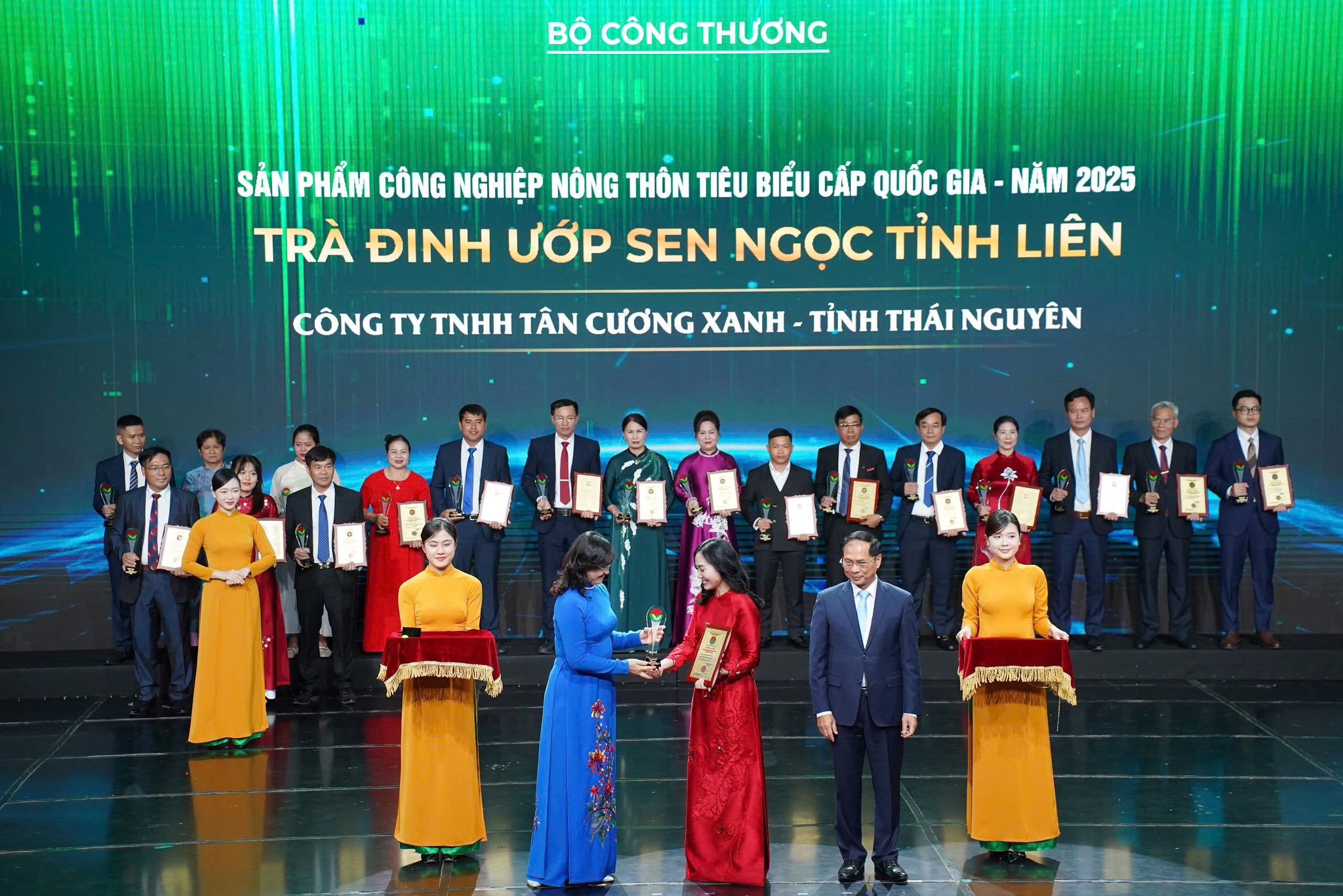 Trà Sen Ngọc Tỉnh Liên - Sản Phẩm Công Nghiệp Nông Thôn Tiêu Biểu Cấp Quốc Gia